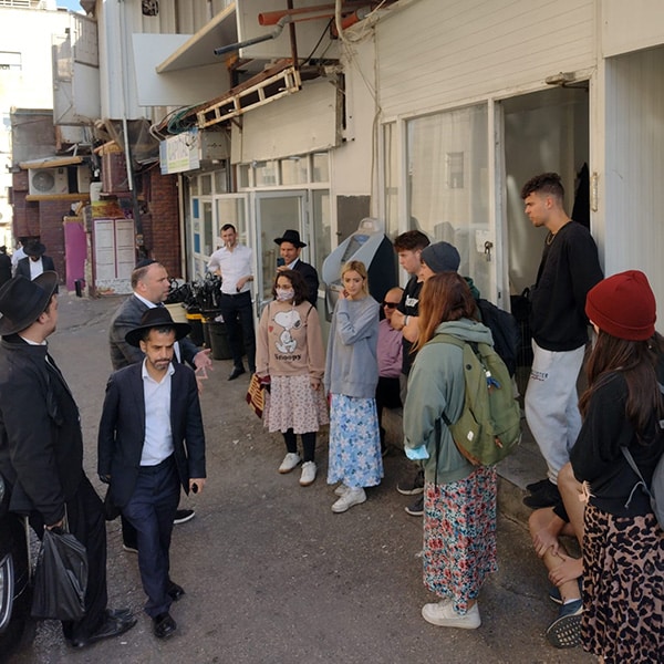 Selah group's enriching tour in mea shearim, learning about israel's diverse communities