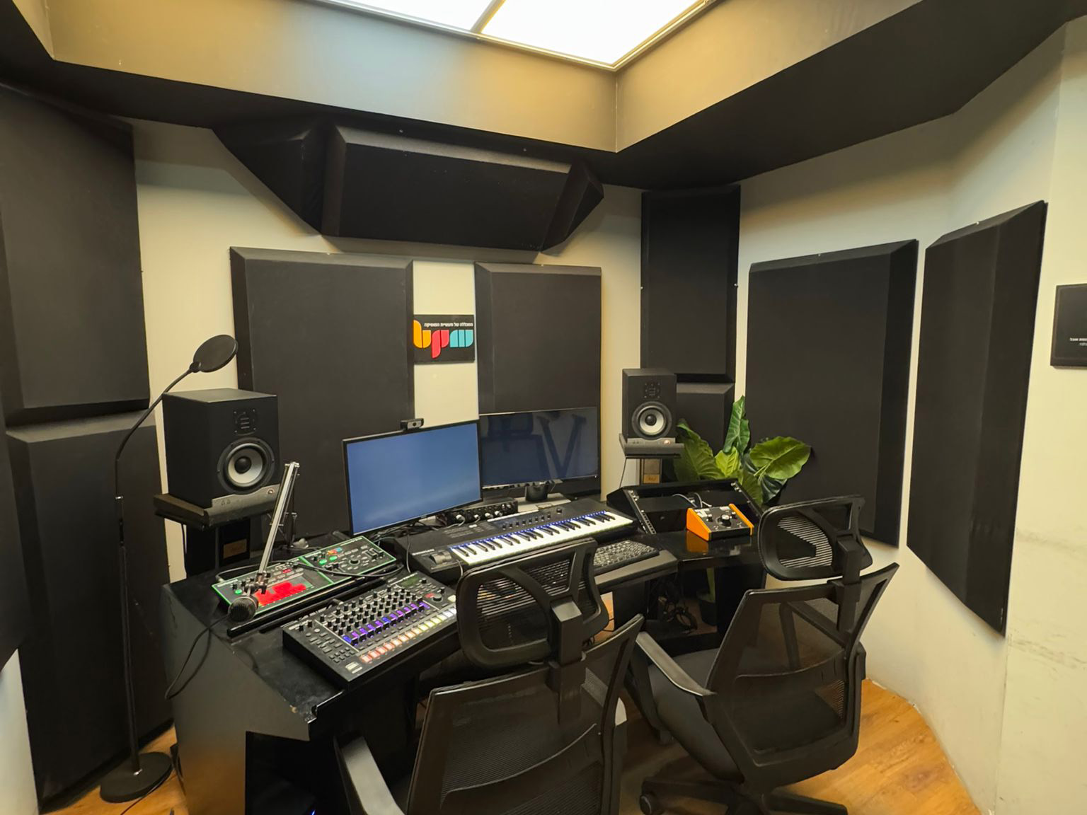 Music Production 1 Headerphoto music production