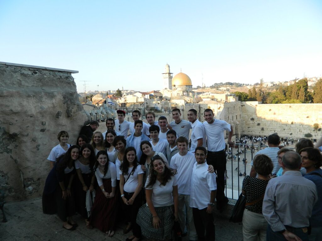 Aardvark students at the western wall plaza overlook in jerusalem