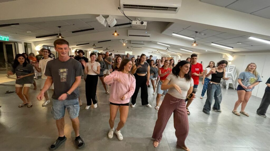 Gap year in israel - aardvarkisrael